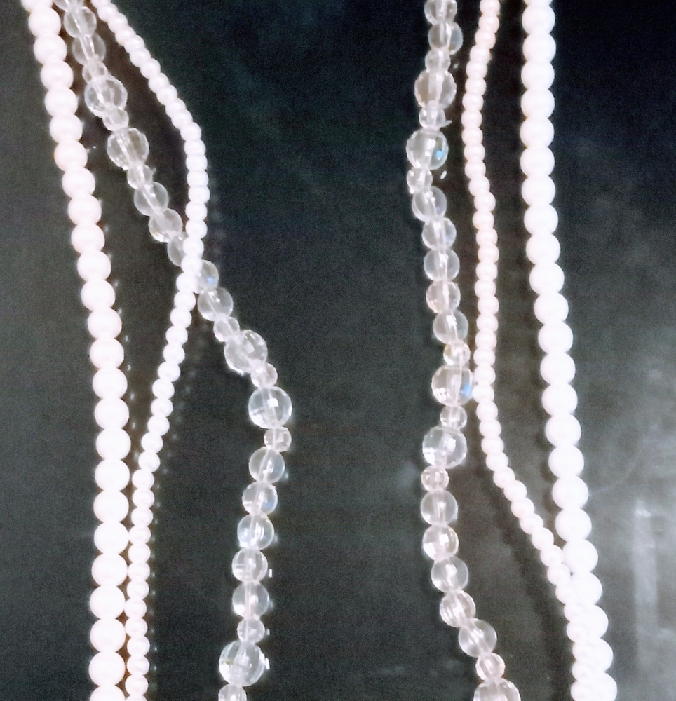 BEADED NECKLACE - Picture 2 of 3